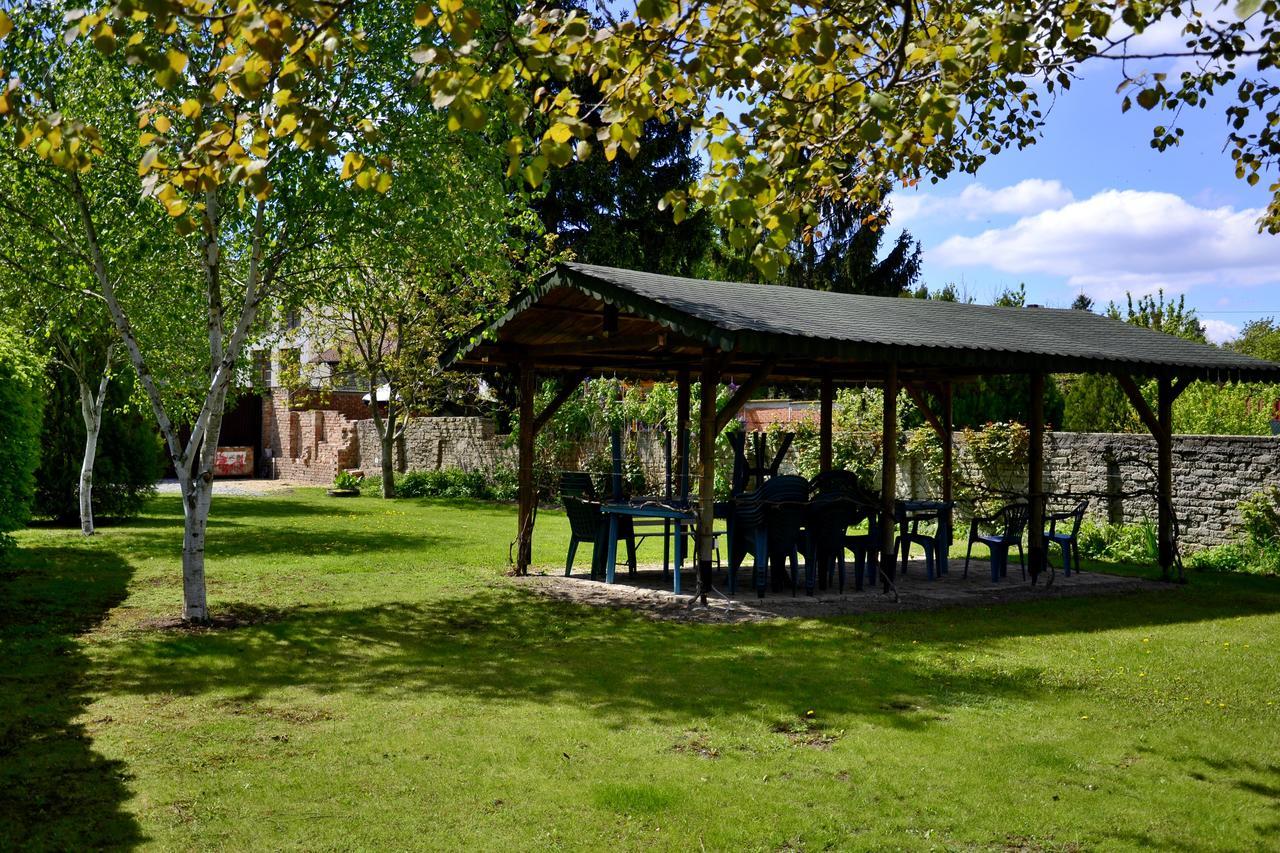 Hotel Drnholec Exterior foto